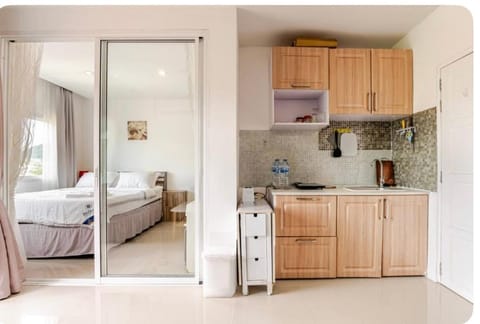 Kitchen or kitchenette, Bedroom