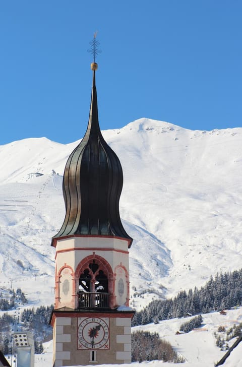 Nearby landmark, Winter