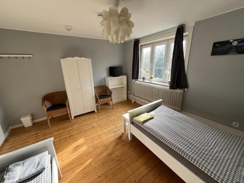 TV and multimedia, Bedroom, wardrobe