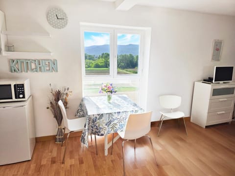 View (from property/room), Kitchen or kitchenette, Garden view, Garden view, pet friendly