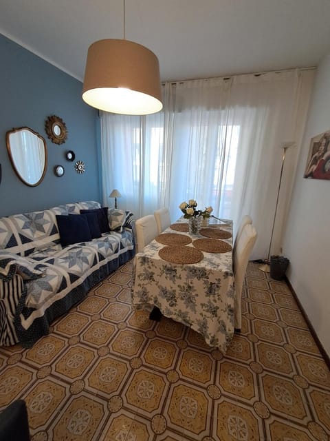 Living room, Dining area, Bedroom