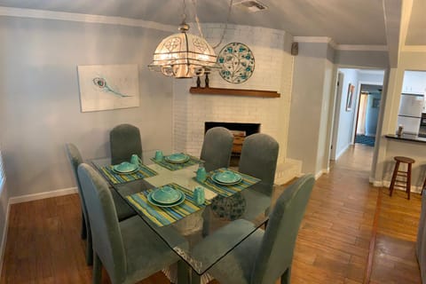 Restaurant/places to eat, Dining area