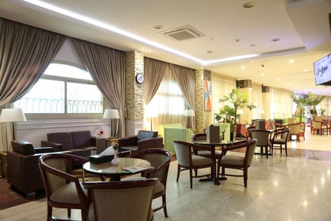 Communal lounge/ TV room, Lobby or reception, Drinks