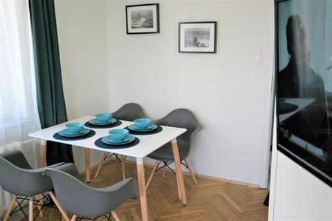 TV and multimedia, Living room, Dining area