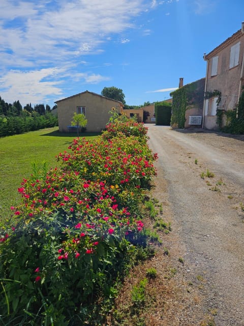 Mas Saint Jean House in Arles