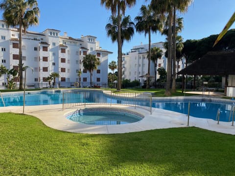Mi Capricho Apartment with Sea Views and Gardens Condominio in Sitio de Calahonda