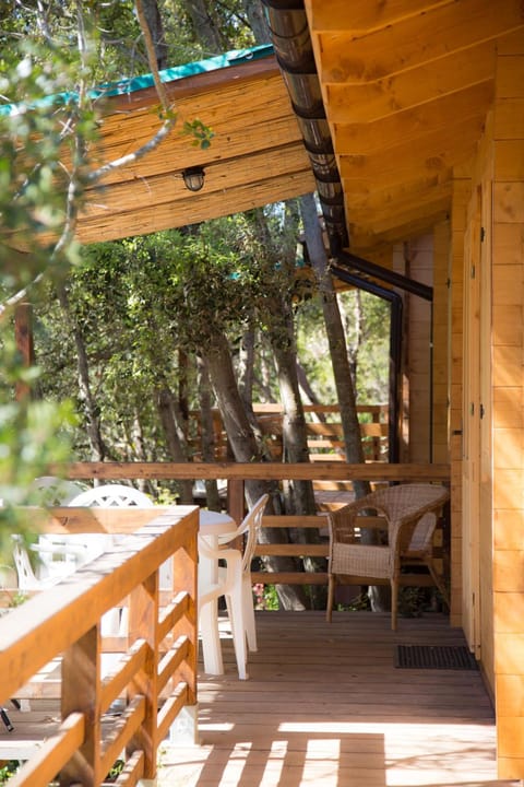 Restaurant/places to eat, Balcony/Terrace