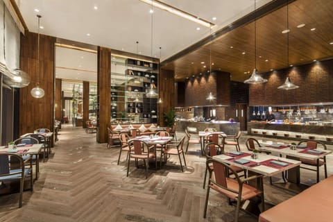 DoubleTree by Hilton Hotel Shenzhen Longhua, Near MTR Qinghu, Shenzhen North Railway, Uniwalk & Uniworld Shopping Mall, Sam's Club, Shenzhen Art Museum New Venue, Costco Hotel in Shenzhen