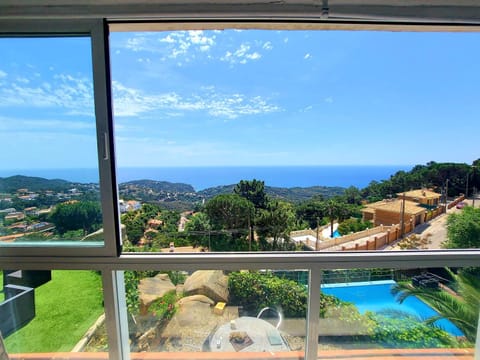 Pool view, Sea view