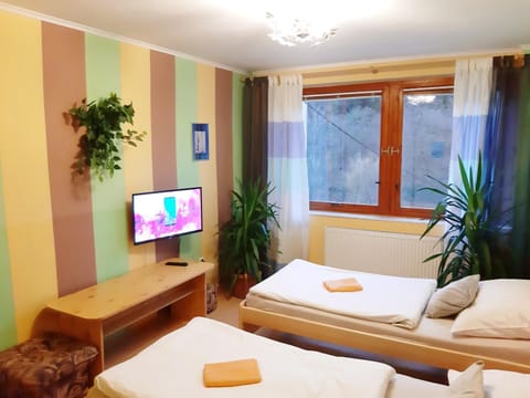 Bed, TV and multimedia, Seating area, City view, Mountain view, River view, Street view, Quiet street view, Inner courtyard view