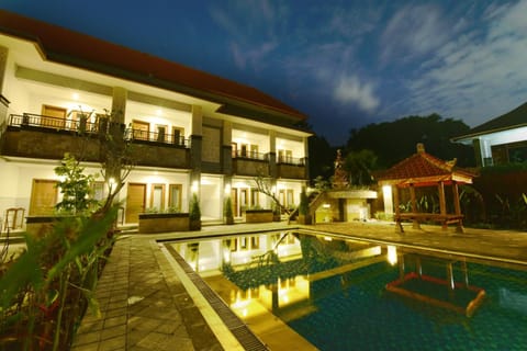 Property building, Balcony/Terrace, Pool view