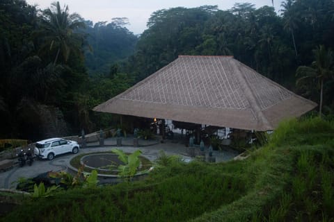 View (from property/room), Lobby or reception, Garden view, Lake view, River view