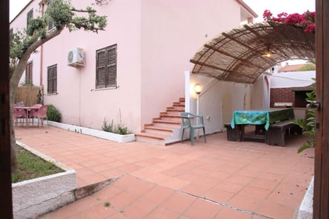 Casa Vacanze Bouganville Appartement in Calasetta