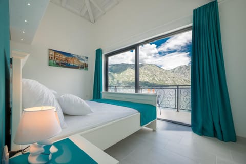 Bed, Balcony/Terrace, Bedroom, Mountain view, Sea view