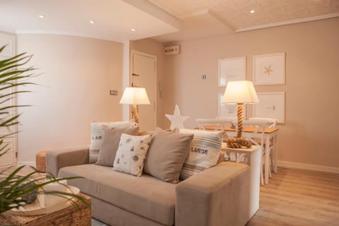 Photo of the whole room, Decorative detail, Decorative detail, City view, Area and facilities