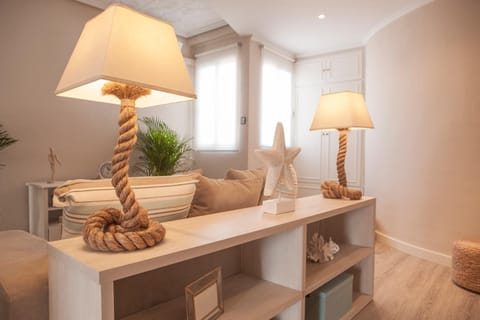 TV and multimedia, Living room, Photo of the whole room, Decorative detail, Decorative detail