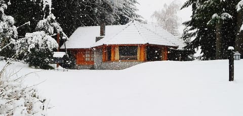 Photo of the whole room, Garden view, Street view