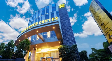 Platinum Adisucipto Hotel & Conference Center Hôtel in Special Region of Yogyakarta