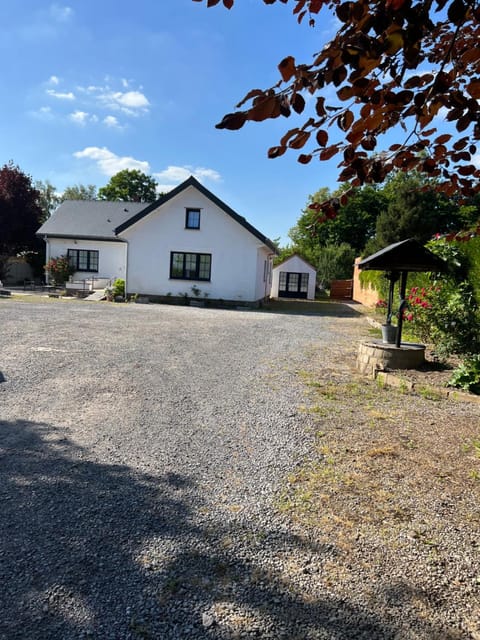 Property building, Facade/entrance, Garden