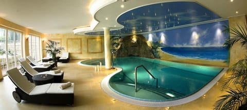 Swimming pool, Swimming pool