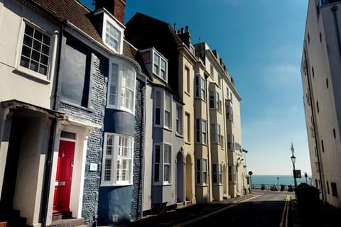 Facade/entrance, Sea view