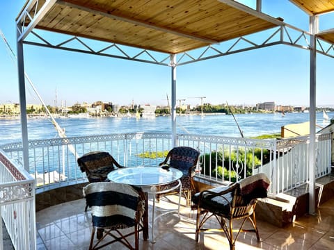 Patio, Day, View (from property/room), Balcony/Terrace, Seating area, Lake view