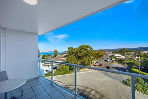 Hinterland Luxury - 1 Bedroom Hinterland View Apt House in Central Coast