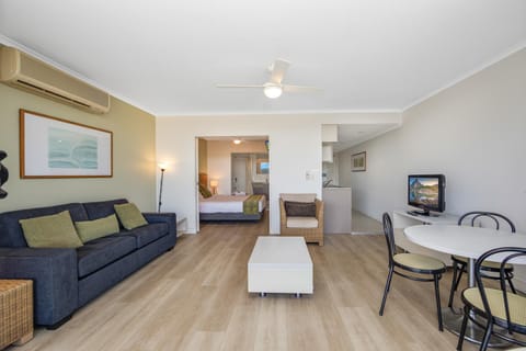 Hinterland Luxury - 1 Bedroom Hinterland View Apt House in Central Coast