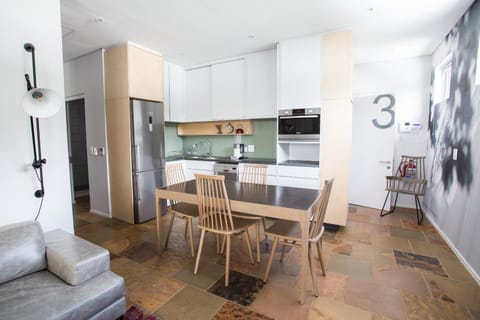 Kitchen or kitchenette, Dining area, dishwasher