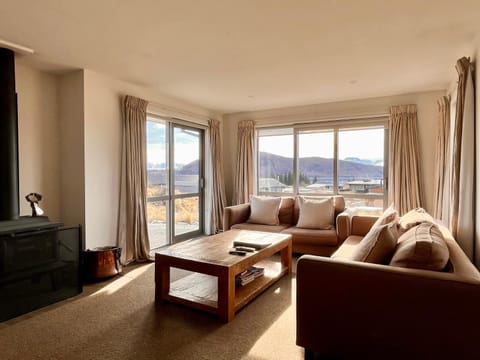 Living room, Lake view, Mountain view