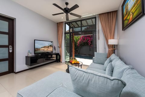 VILLA ARUHE | 2 Bedroom Private Pool Villa in Popular Onyx Villas | 3 min to Naiharn Beach Villa in Rawai