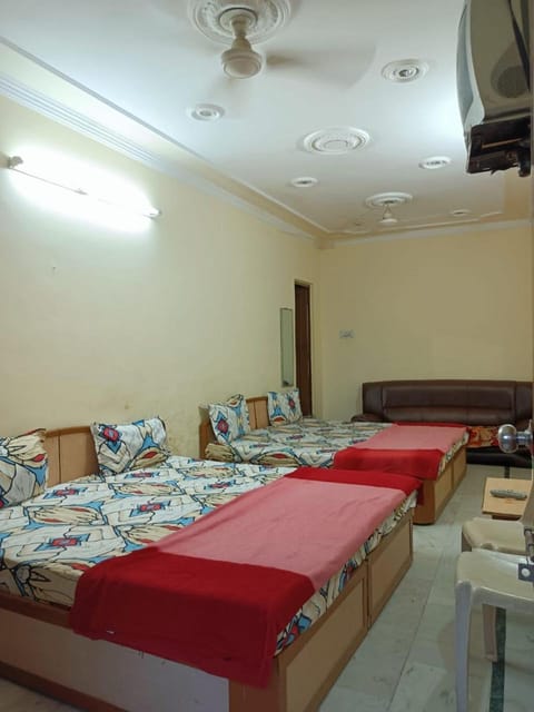 Hotel Rajpal Guest House Bed and Breakfast in Dehradun