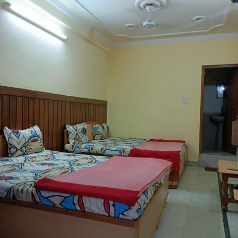 Hotel Rajpal Guest House Bed and Breakfast in Dehradun