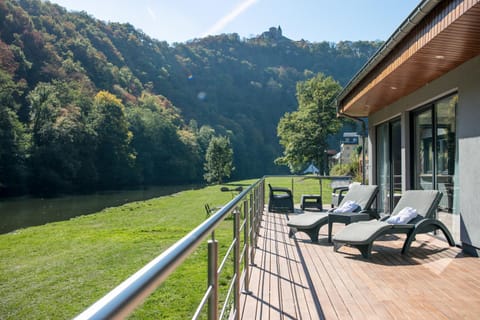 Balcony/Terrace, Mountain view