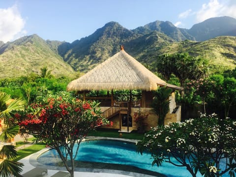 Balcony/Terrace, Mountain view, Pool view