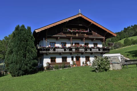 Property building, Facade/entrance, Summer, Garden, Balcony/Terrace