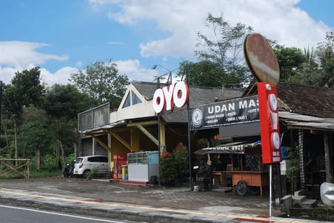 Super OYO 598 Udan Mas Guesthouse& Gallery Hotel in Special Region of Yogyakarta