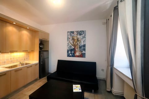 TV and multimedia, Kitchen or kitchenette, Living room