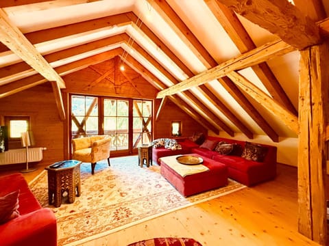 Living room, Seating area