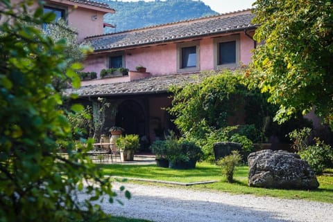 Property building, Facade/entrance, Day, Natural landscape, Garden, Garden view, Mountain view