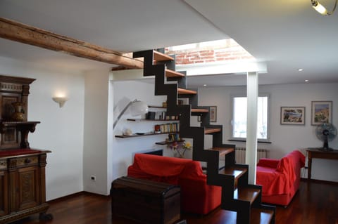 Sunflower Apartment with private terrace and lift Apartment in Genoa