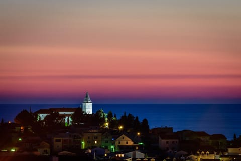 City view, Sea view