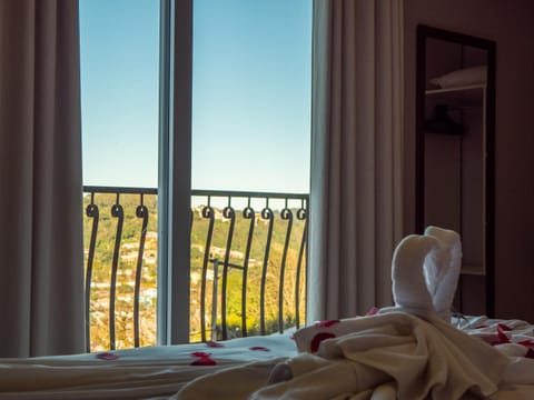 Bed, View (from property/room), Photo of the whole room, Bedroom, towels