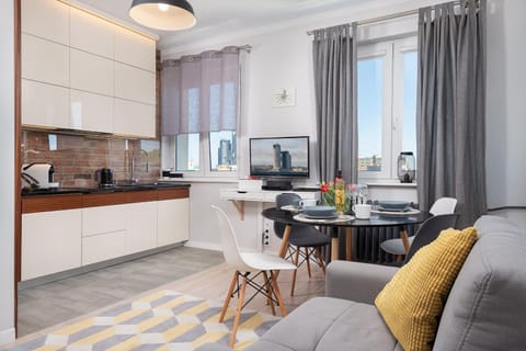 Coffee/tea facilities, Kitchen or kitchenette, Dining area