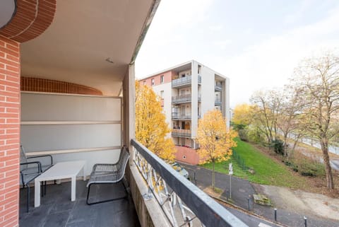 Balcony/Terrace, Street view