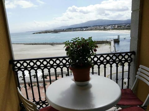 View (from property/room), Mountain view, River view, Sea view, Street view