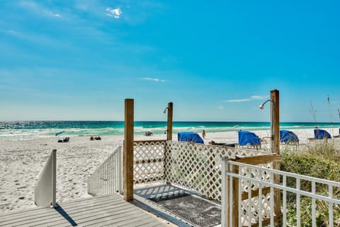 Pelican Beach Resort Condos Apartment in Destin