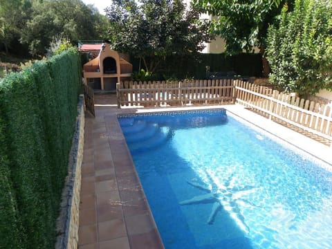 BBQ facilities, Pool view