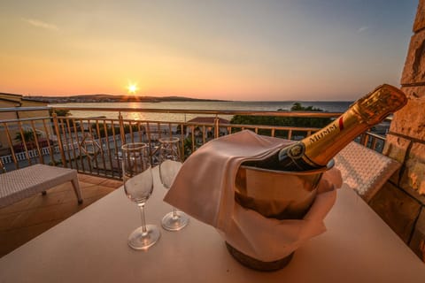 Balcony/Terrace, Autumn, City view, City view, Garden view, Garden view, Sea view, Sea view, Sunset