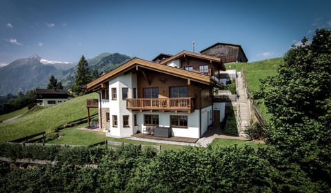 Property building, Patio, Nearby landmark, Natural landscape, Bird's eye view, Summer, Garden, Balcony/Terrace, Garden view, Mountain view, Area and facilities